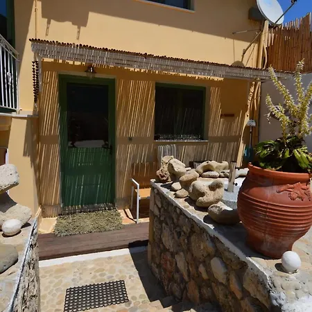 Charmantes Steinhaus In Agios Matheos Vakantiehuis